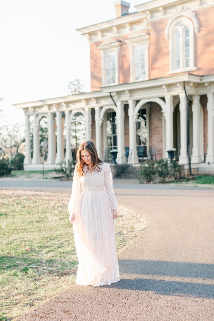 Lady twirling in dress in front of Oaklands Mansion in Nashville, TN