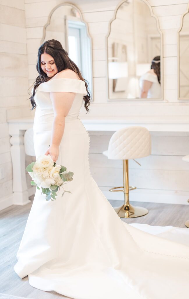 Bride in Bridal Suite at the White Dove Barn, photographed by Jennifer Cooke Photography