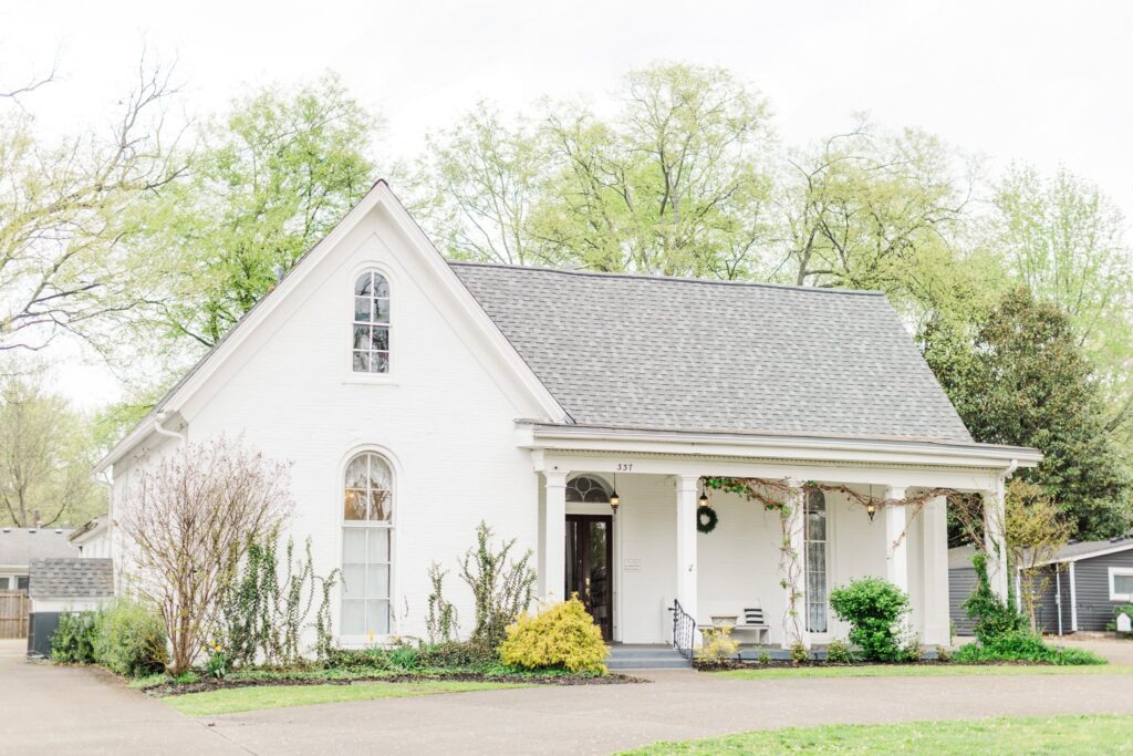 Carriage Lane Inn, an intimate, quaint wedding venue in Murfreesboro, TN